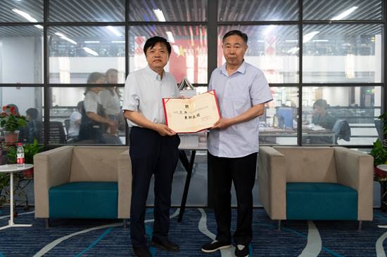 beat365向范强现场颁发聘书