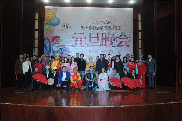 部分演职人员与校领导合影