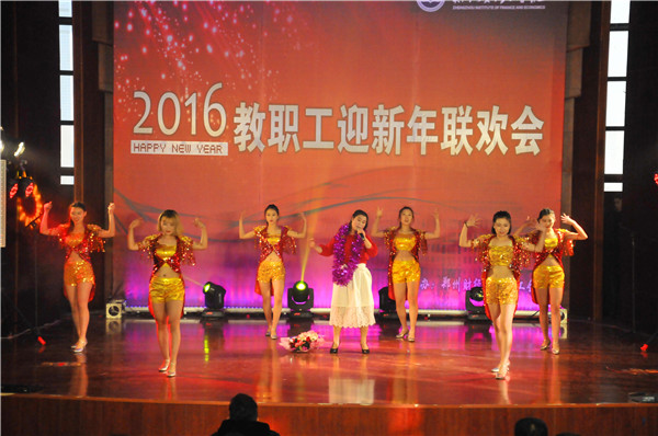 信息工程学院张二丽独唱《冬天里的一把火》