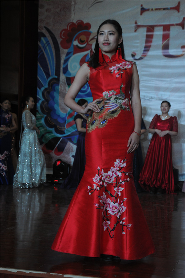 会计学院分工会 走秀《炫彩凤羽贺吉年》